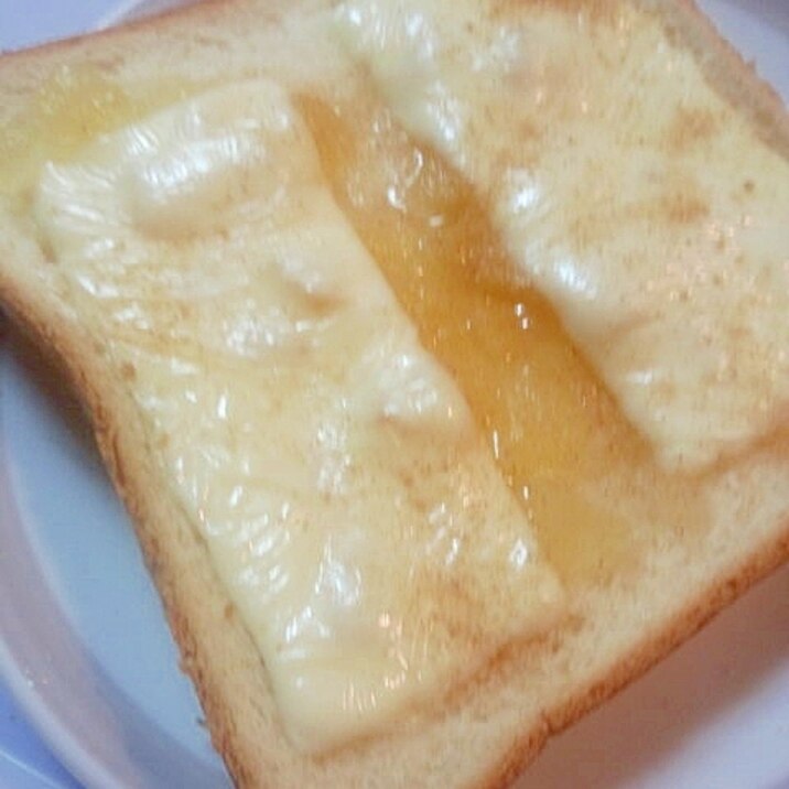 おやつにも☆甘くてとろ～りな林檎チーズトースト